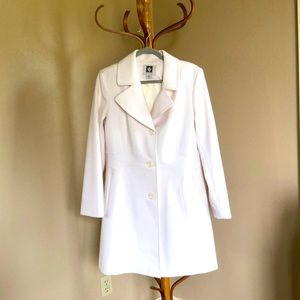 Anne Klein white wool coat, size M, just in time for the holidays!